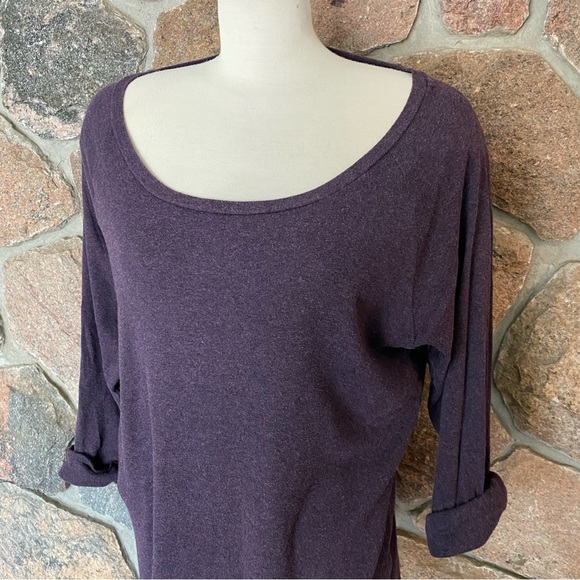 Beautiful TNA purple relaxed fit sweater - Picture 3 of 7